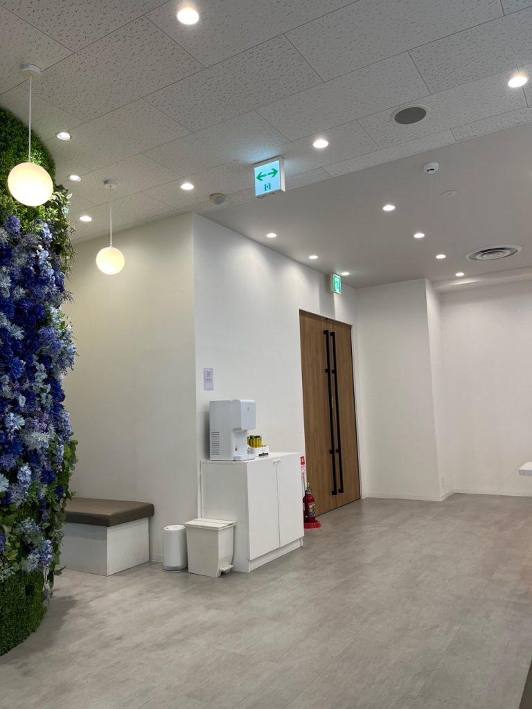 待合室には他にフリードリンクの用意がありました。心遣いが行き届いた待合室でした。