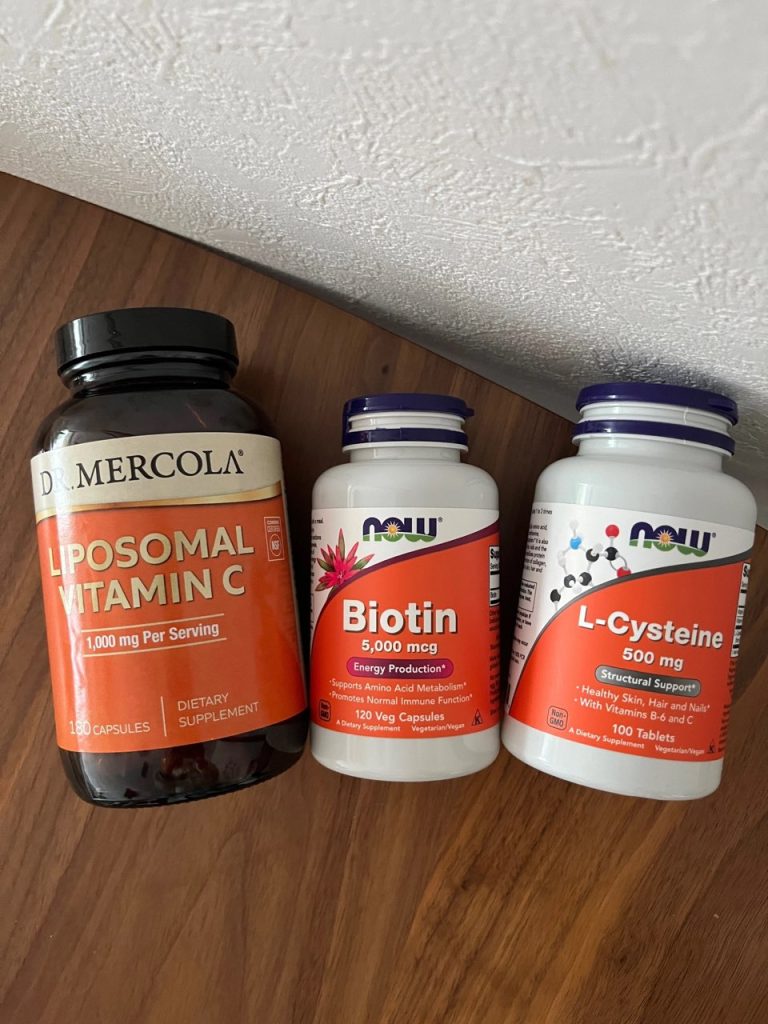 水の森美容クリニック横浜院で二重埋没を受けて、ダウンタイム中に傷の治りを良くするために摂取していたiHerbのサプリメント。左から、ビタミンCAリポソーム、ビオチン、L‐システイン。